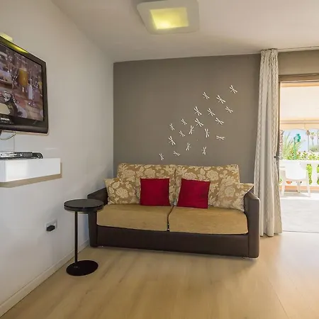 Trg Apartman Arona